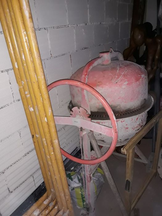 Andaimes   Aluguer ( favor contactar pelo watzap)