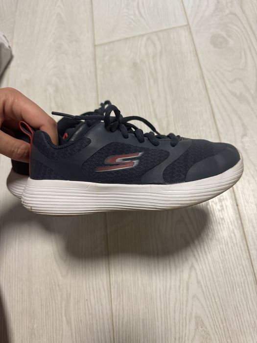 Детские кроссовки