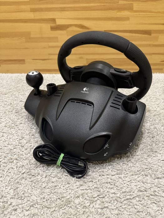 Хороший стан. Ігрове кермо Logitech Driving Force GT