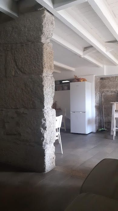 Alugo quarto em moradia