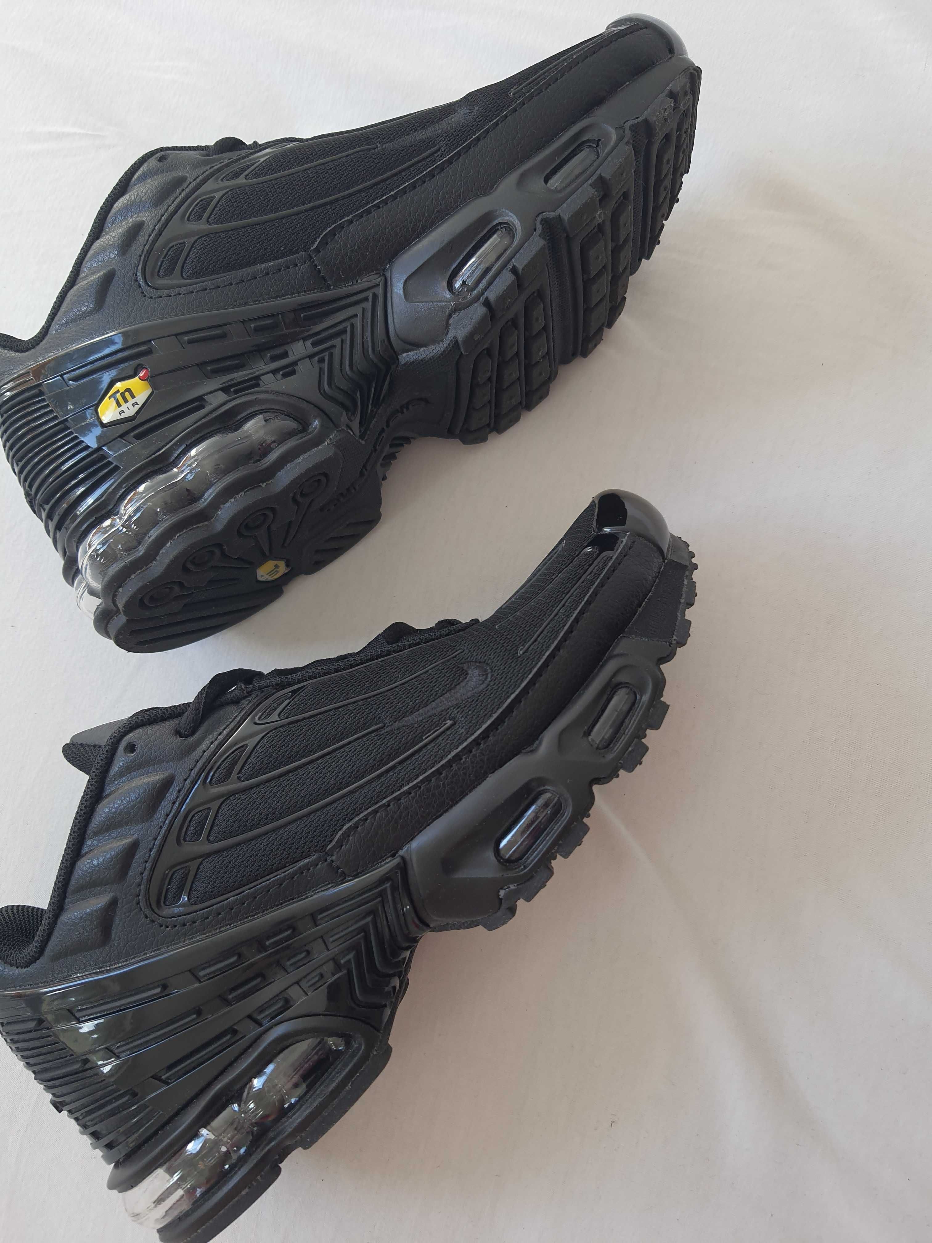 Buty NIKE Air Max Plus TN III - Czarne - Black & Wolf Grey