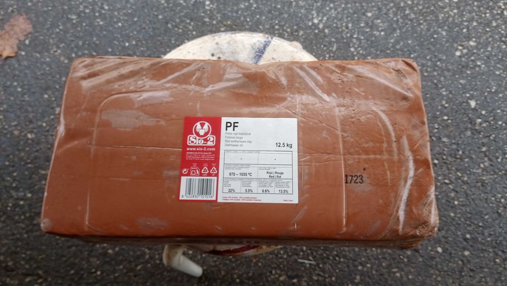 Vendo 36 kg de Barro vermelho