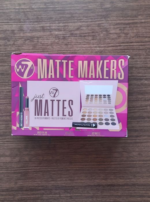 Макіяж.Матовий засіб