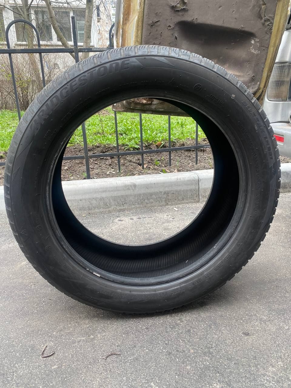 Продам два колеса Bridgestone 275/45 R20