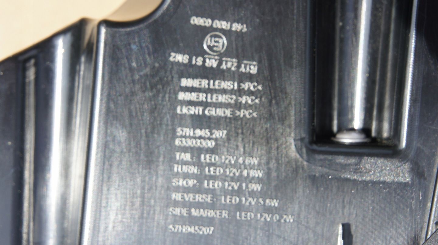 TYLNA LEWA LAMPA SKODA KODIAQ II LED 57H