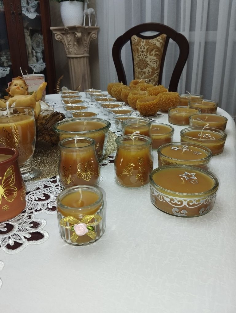 ,Elegancka  Naturalna świeca z Wosku Pszczelego ,w Ozdobnym Szkle.