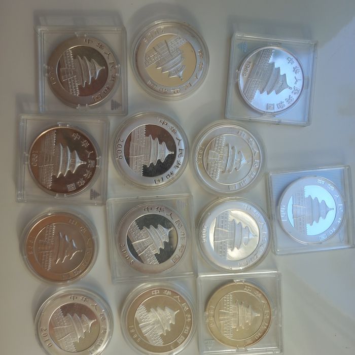 Монеты серебряные.