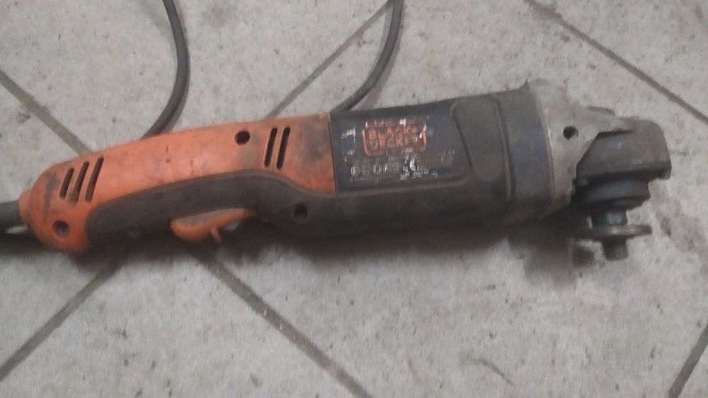Szlifierka elektryczna kątowa bosch Black Decker