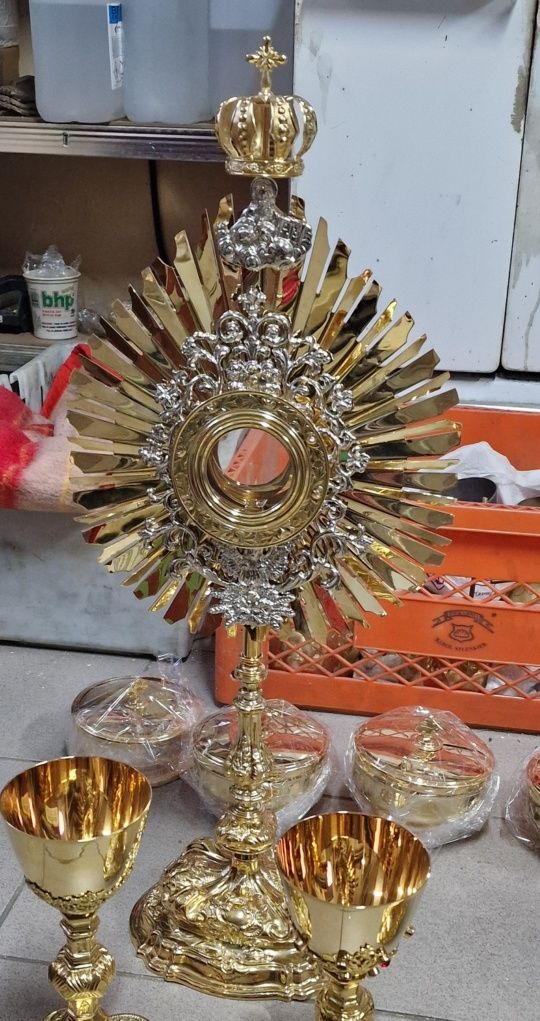 Monstrancja barokowa  naczynia liturgiczne