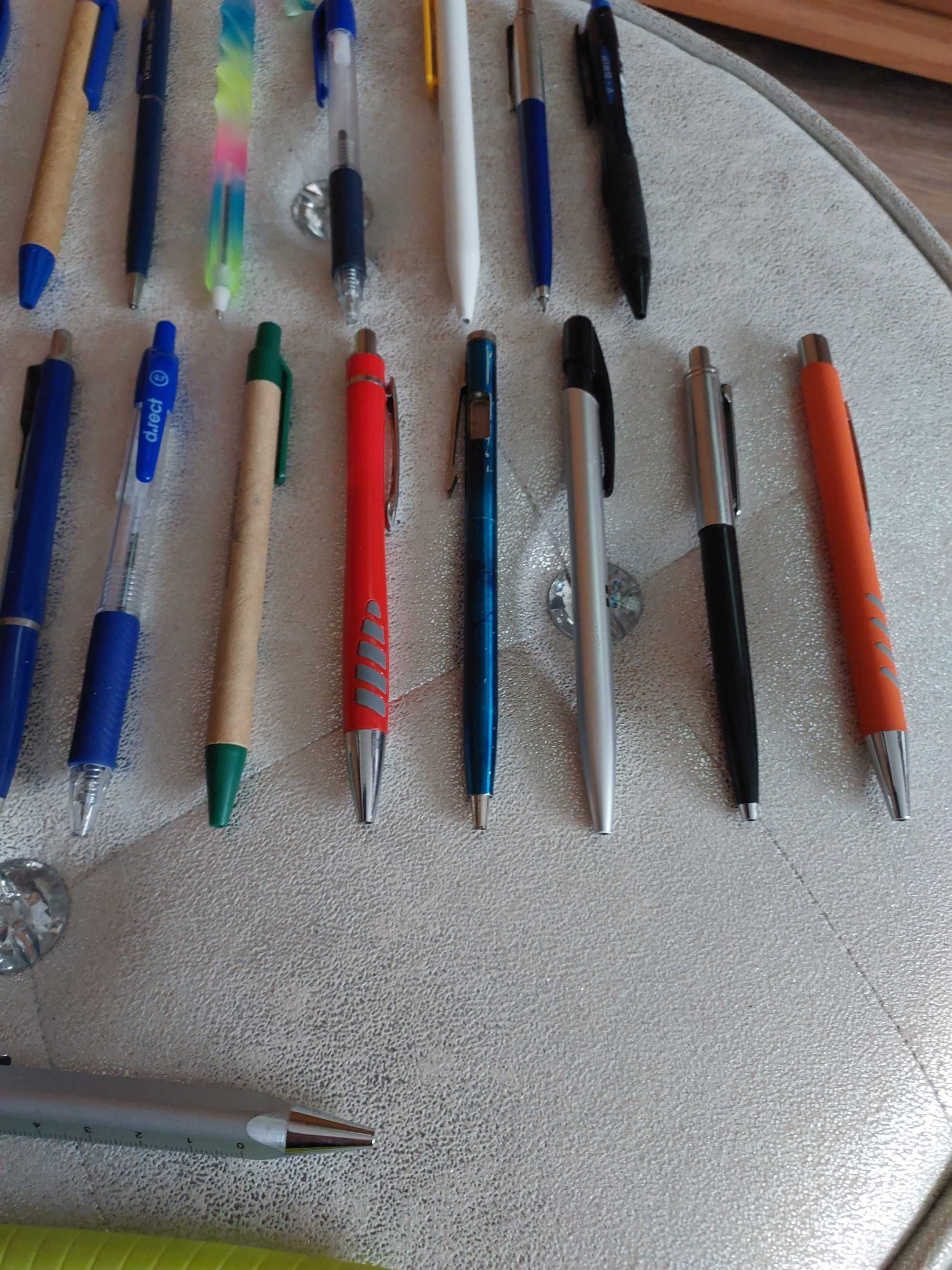 Koekcja wypisanych długopisów 22 sztuki plus pióro na naboje