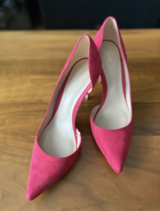 Buty na obcasie Mango