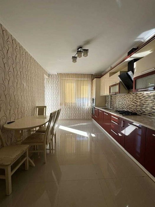 2к з великою кухнею