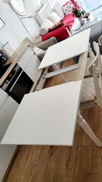 Stół biały, rozkładany. Od stolarza. Wzorowany na Ikea. Plus 2 krzesła