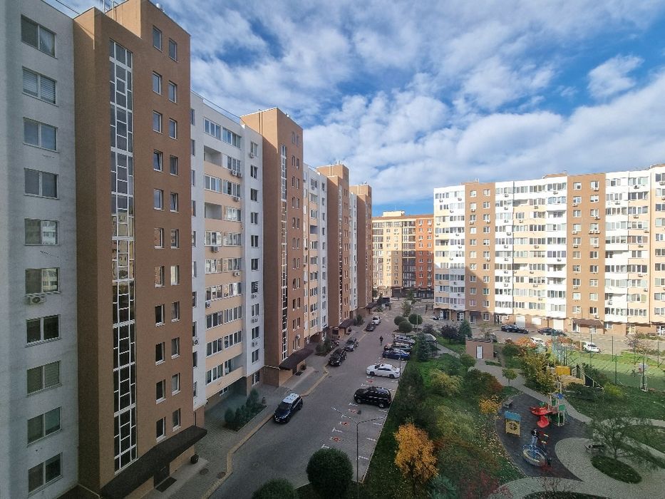 Продам кладовку на этаже. Сахарова 9. Для хранения вещей.