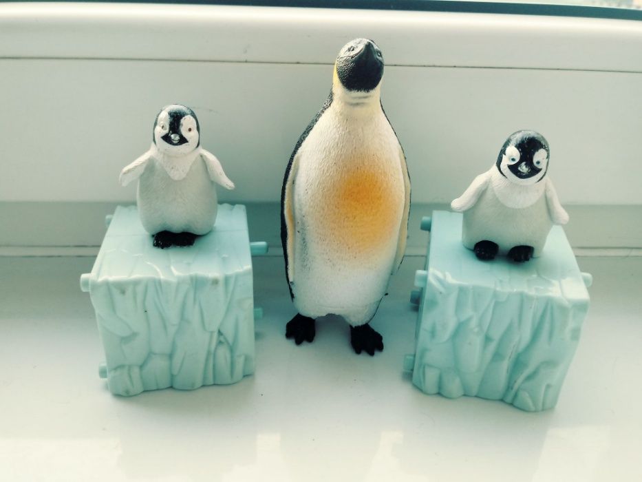 Julian i pingwiny Madagaskar 3 cyrk duże figurki happy feet na fali