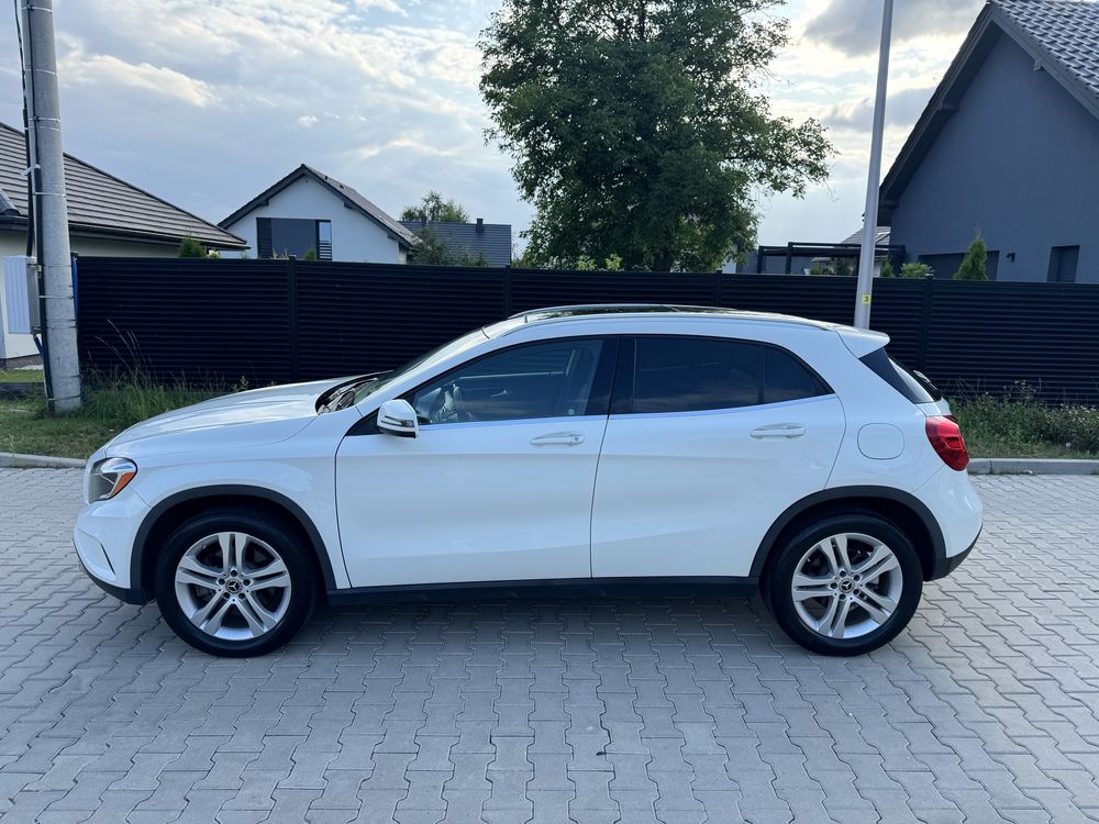 Mercedes GLA 250 4matic bezwypadkowy/panorama/harman kardon /