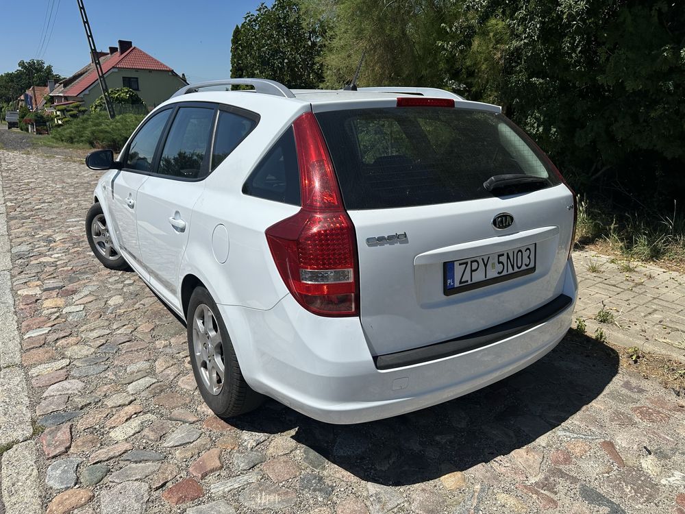 KIA Ceed 1.6/2011r/bogate wyposażenie/stan wzorowy/brak usterek