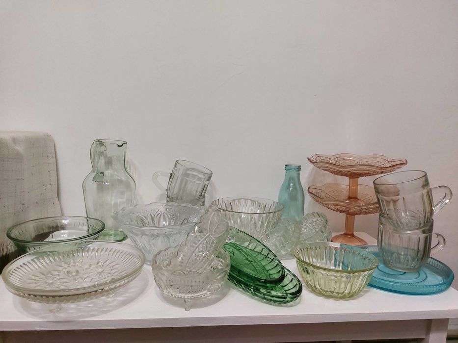 Вінтажний посуд, салатниці та пивні бакали