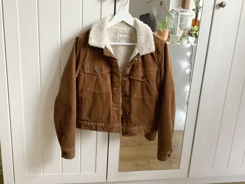 Brązowa kurtka sztruksowa z barankiem pull&bear rozmiar S na guziki