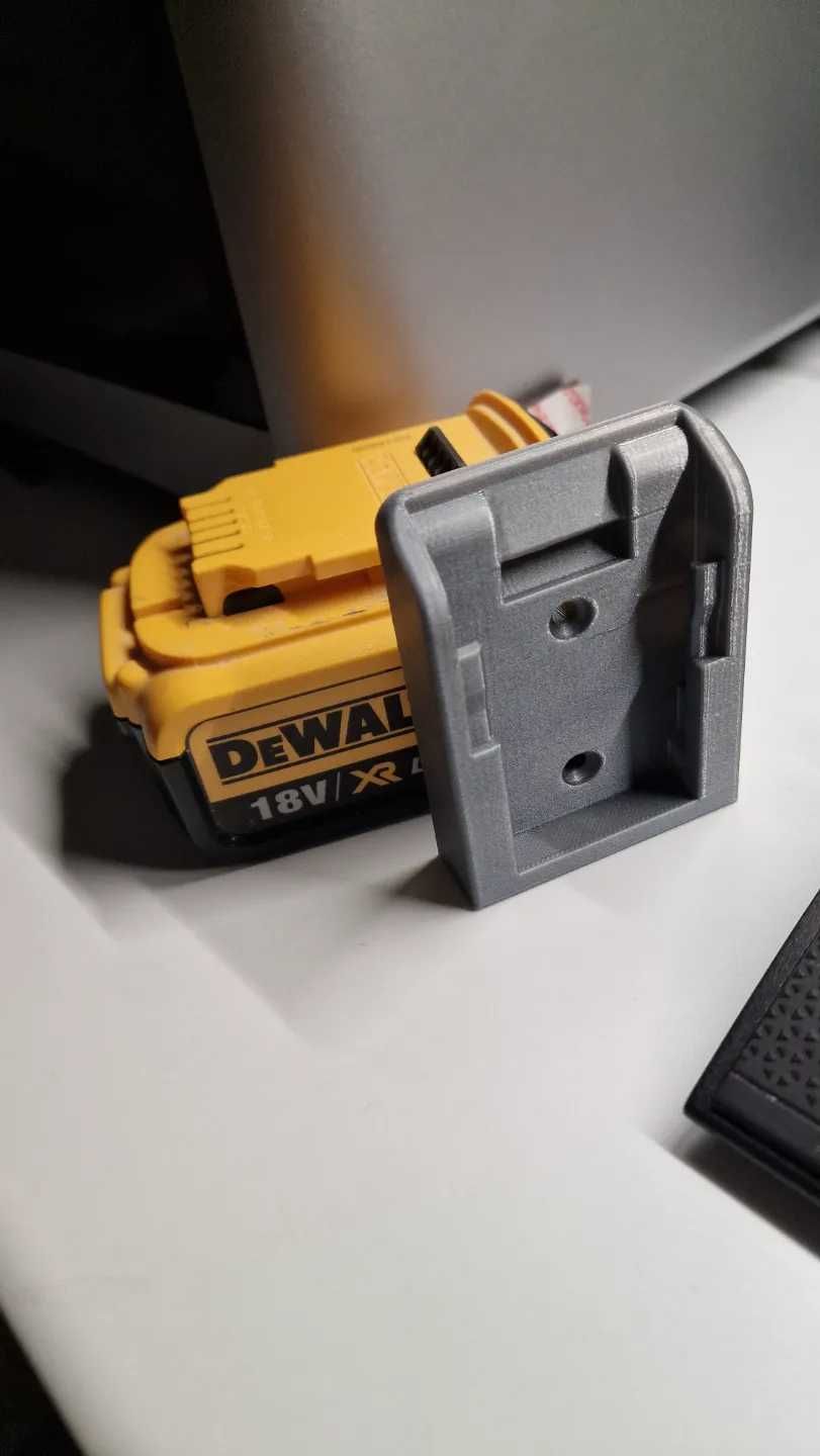 Uchwyt/wieszak na sprzęt i baterie Dewalt/ryobi/parkside/milwaukee