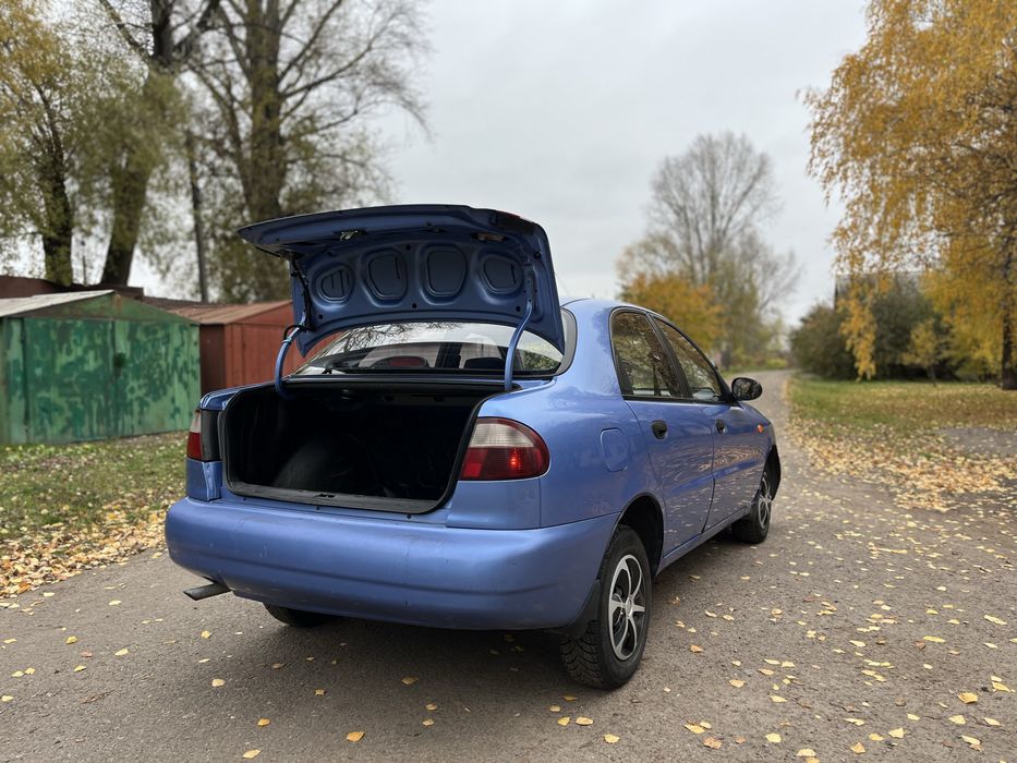 Продам автомобіль повністю обслужений, вкладень не потребує.