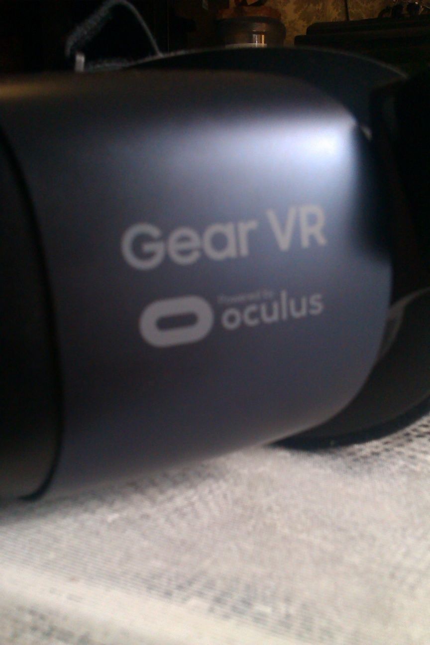 Очки виртуальной реальности SAMSUNG Gear VR