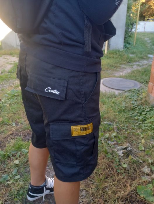 Продам шорти. Ціна договірна.