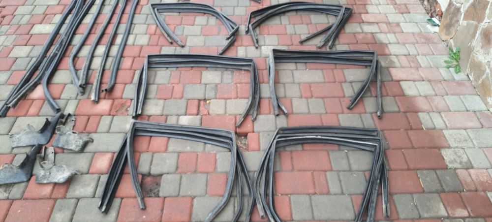 Уплотнитель стекла двери проёмов ВАЗ 2110 2111 2112