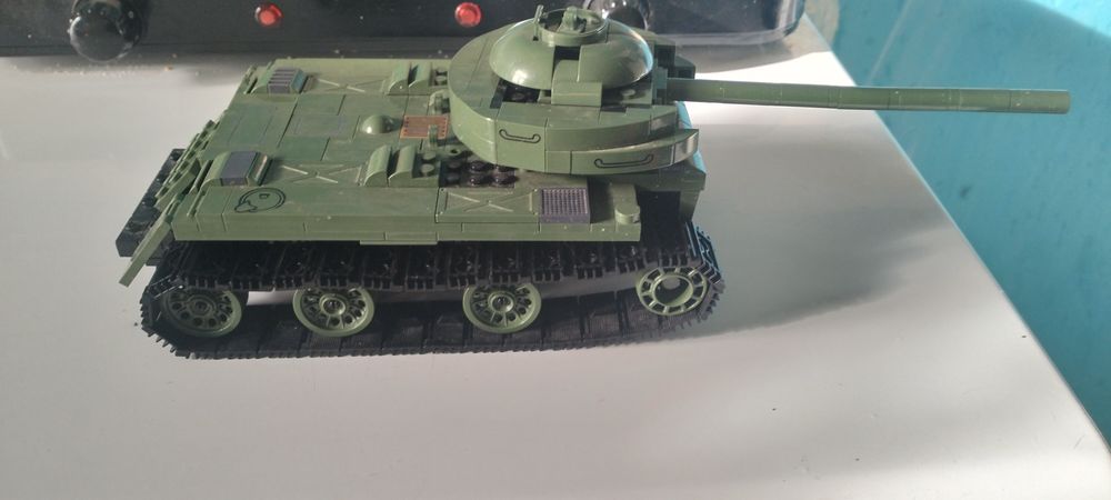 Czołg z lego tak jak widać na zdjęciach