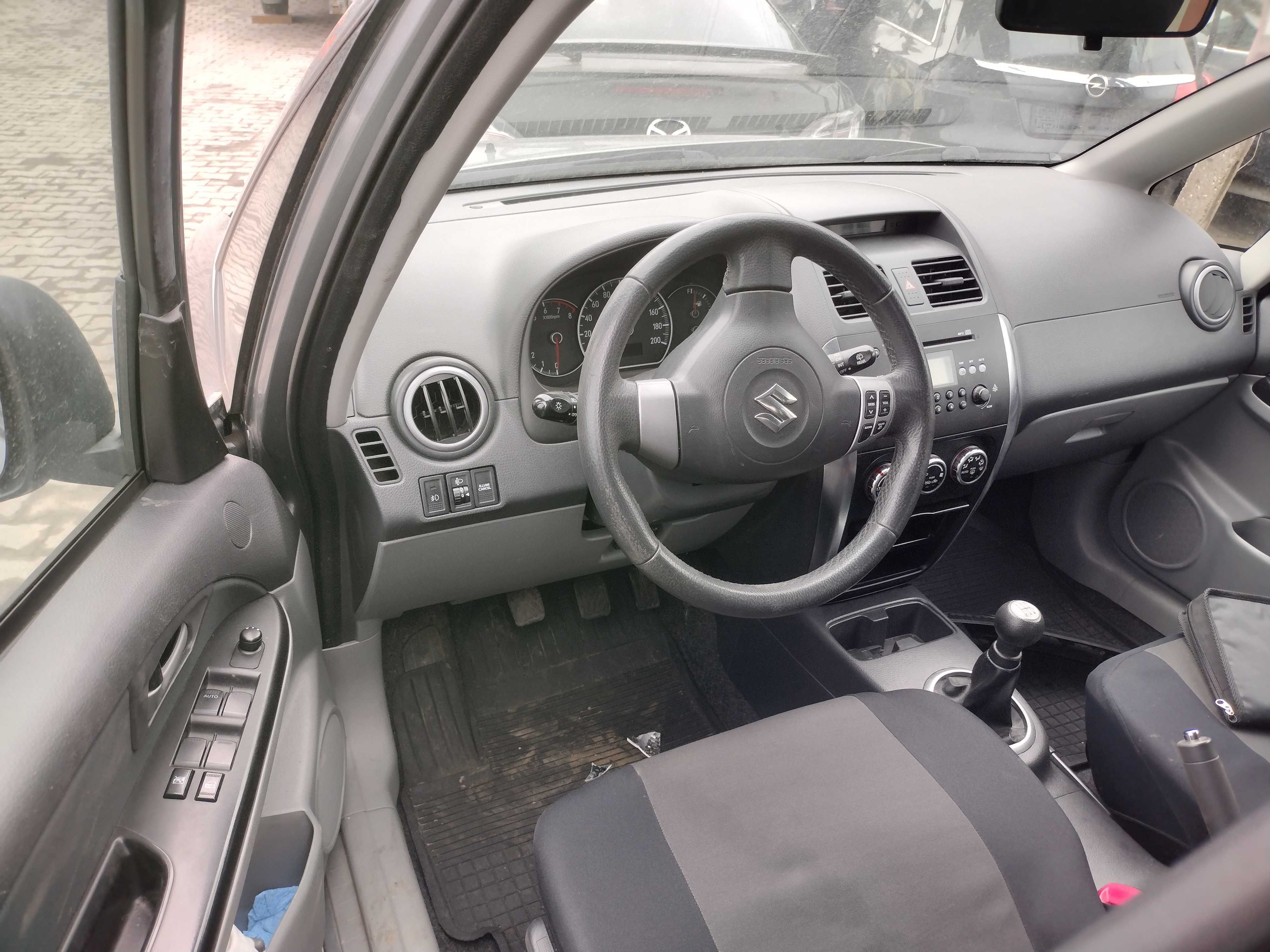 Suzuki SX4 na części drzwi deska rozdzielcza i inne