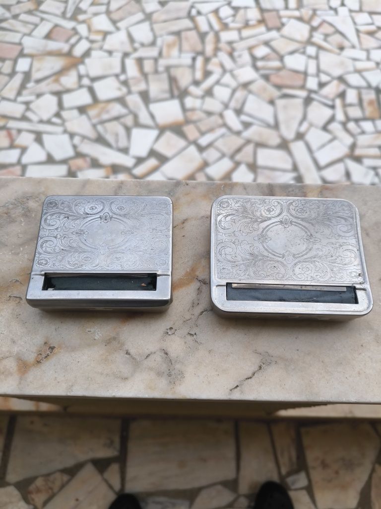 Máquinas de enrolar cigarros antigas.