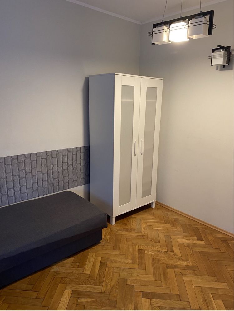 Pl. Kromera/Korona Krzywoustego 63. Dla stdentów/młodzi pracujący.