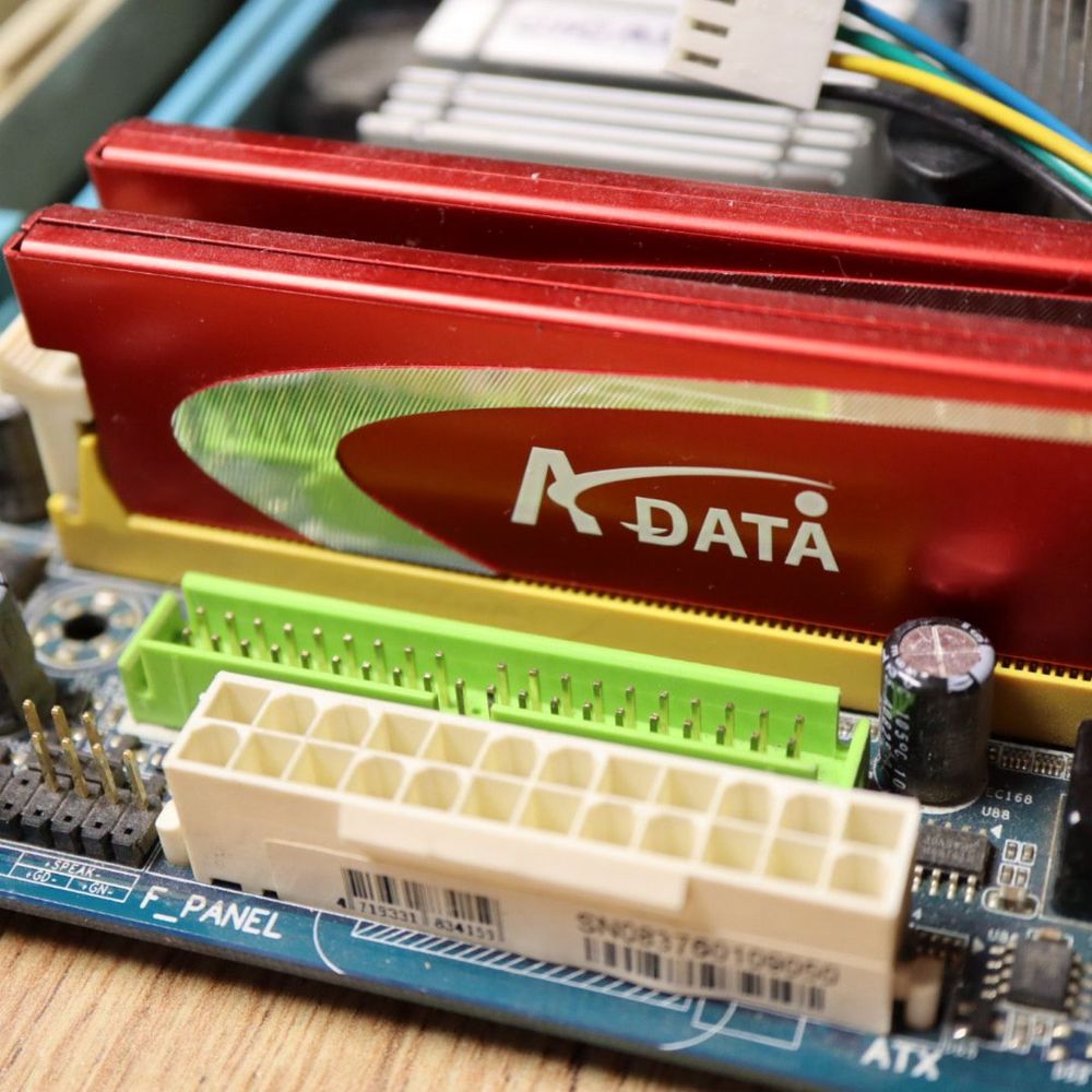 Płyta główna ddr2 + core 2 quad q6600 + 4gb