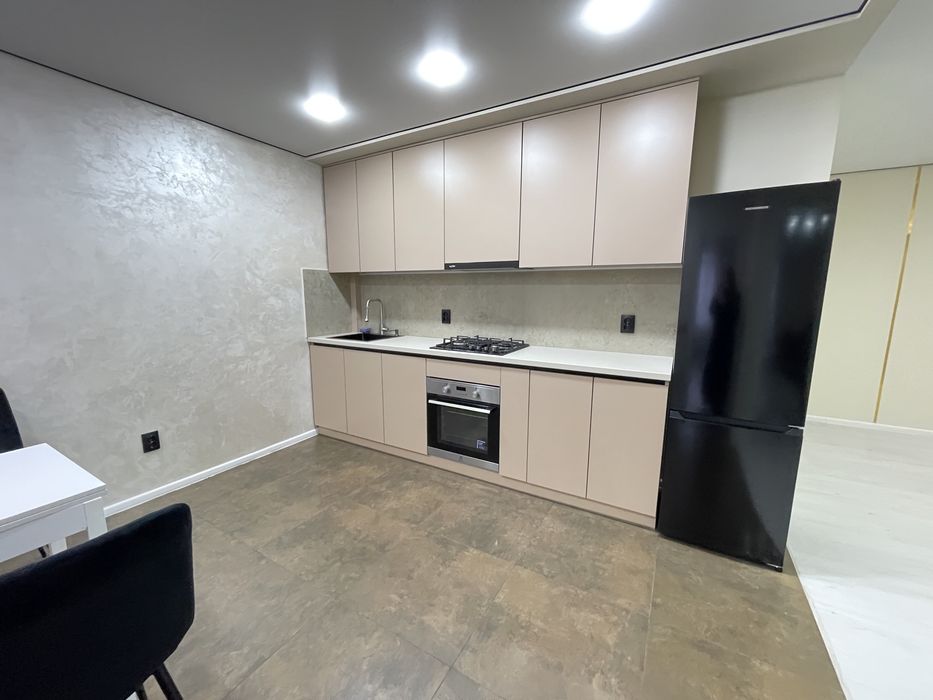 ОРЕНДА 2 кім з кухнею-студією вул. Сахарова