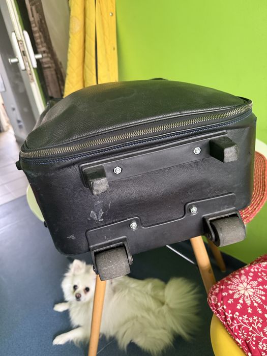 Używana, skórzana walizka, wymaga naprawy składanego uchwytu