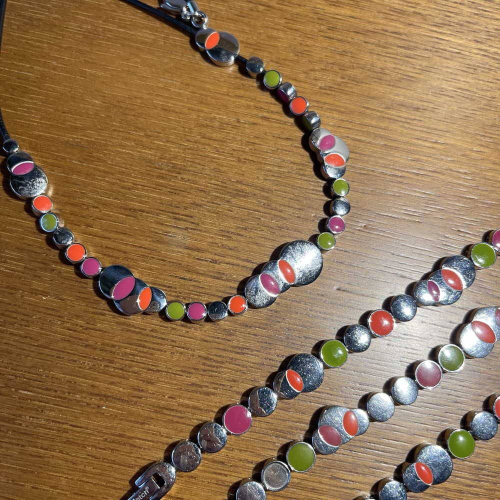 Conjunto Colar e Pulseiras Swatch