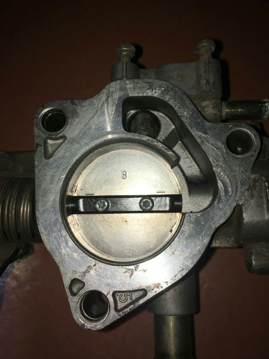 Дроссельная заслонка Toyota Corolla e120