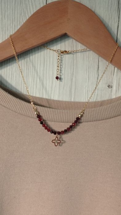 Naszyjnik, choker z kamienia z zawieszką koniczyną marokańską, prezent