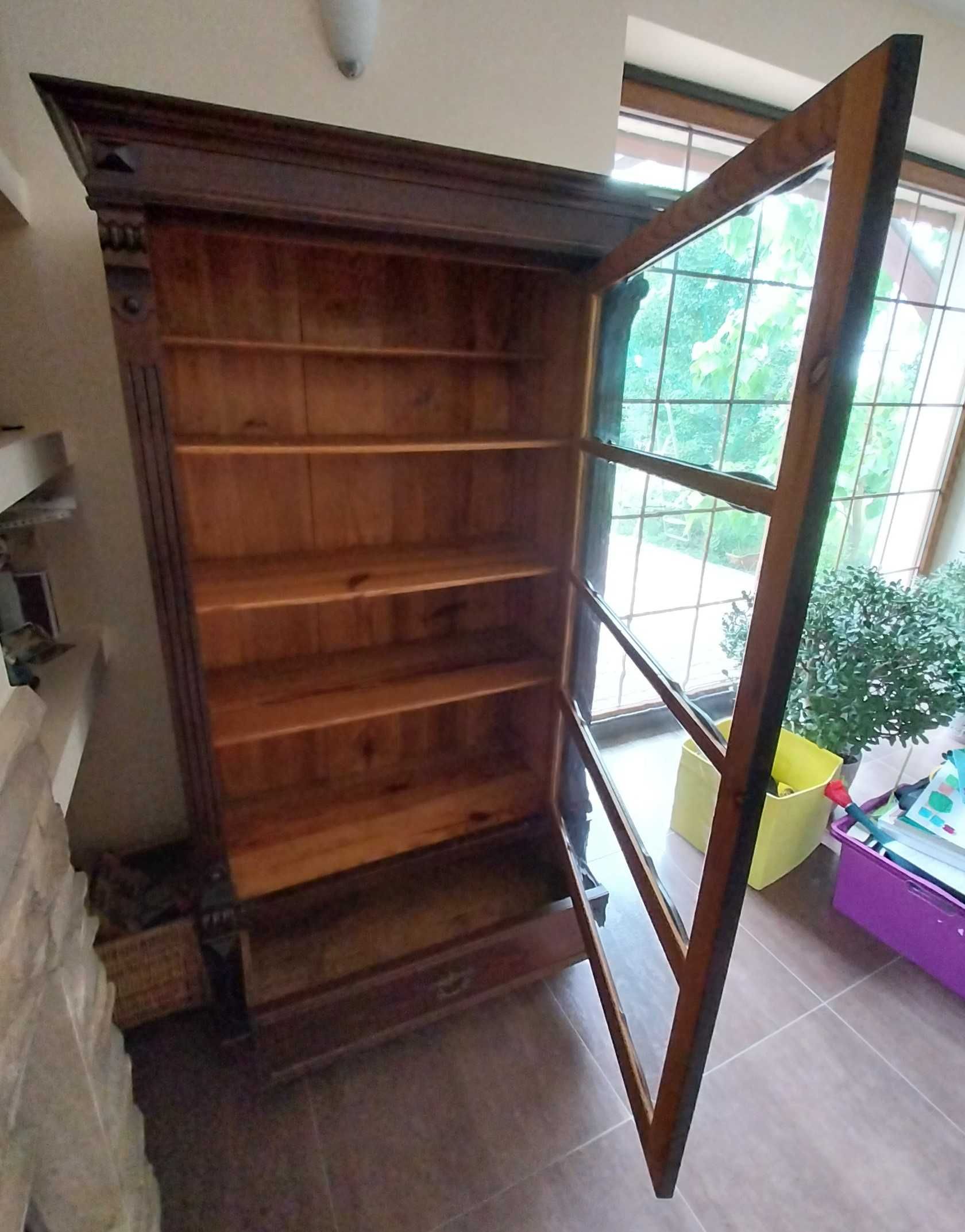 Stylowa witryna z drewna czereśniowego