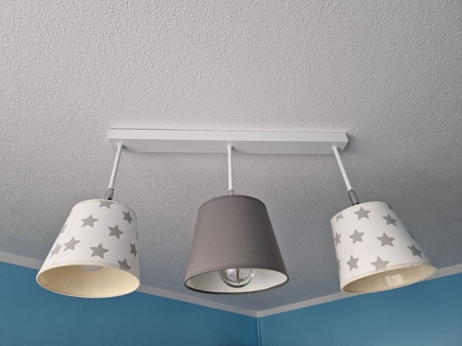 Żyrandol Luxolar lampa klosze potrójna z żarówkami na 2 włączniki