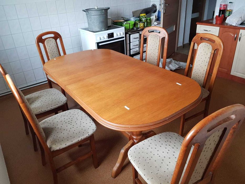 Stół oraz 6 krzeseł