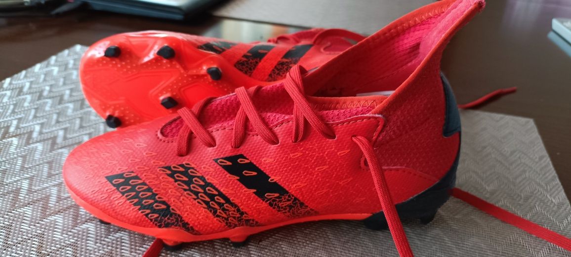 Buty piłkarskie Adidas Predator rozmiar 33