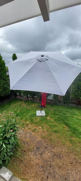 Parasol ogrodowy z podstawą granitową
