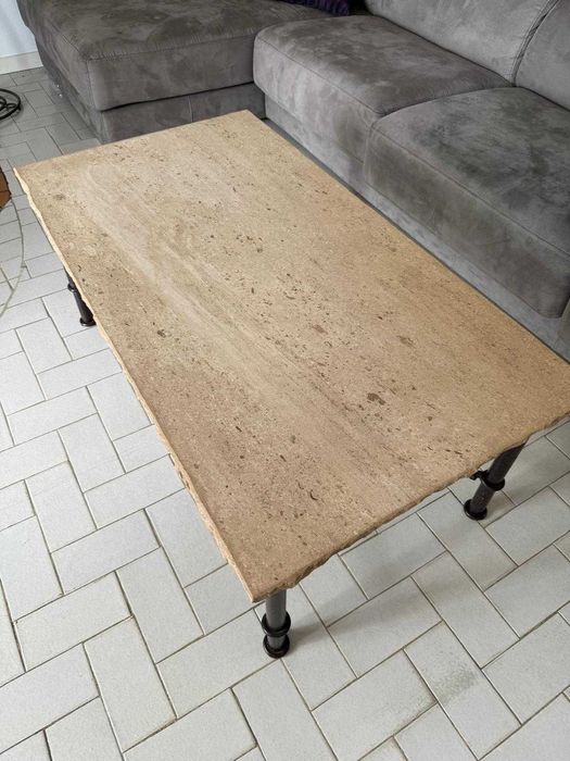 Mesa de centro em pedra moca