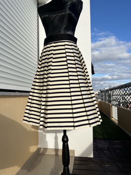 Saia listrada. Elegante.