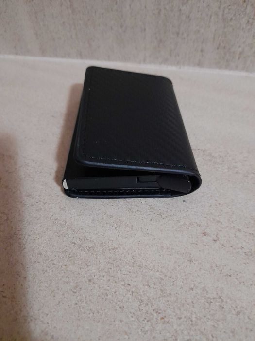 Carteira elegante com bloqueio contactless