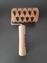 Дерев'яна качалка-ролик,для розкручування тіста з візерунком.