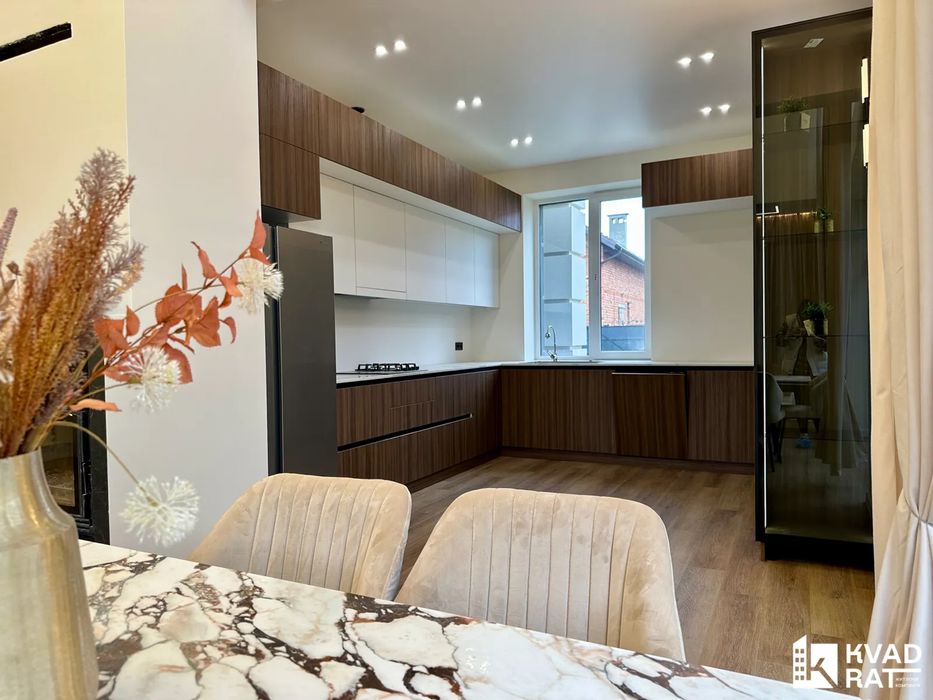 Стильний укомплектований будинок !