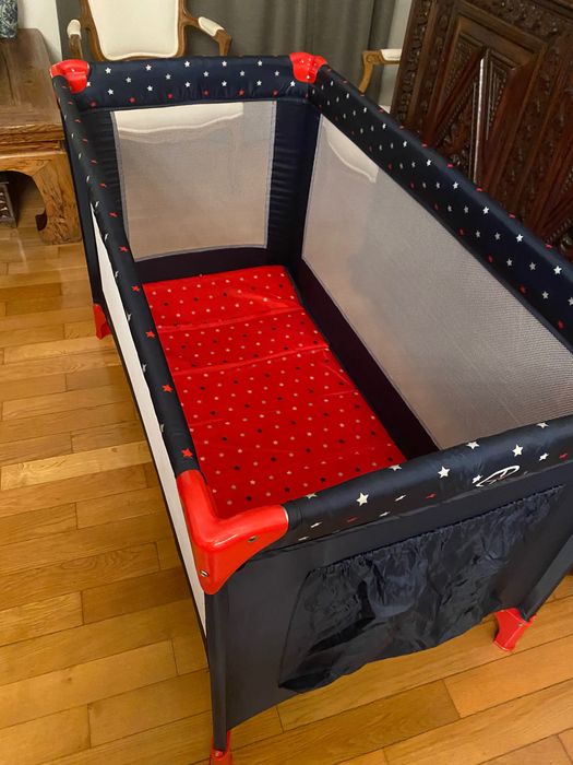 Cama de bebé de viagem, como nova, com colchão e jogo de lemçois do El