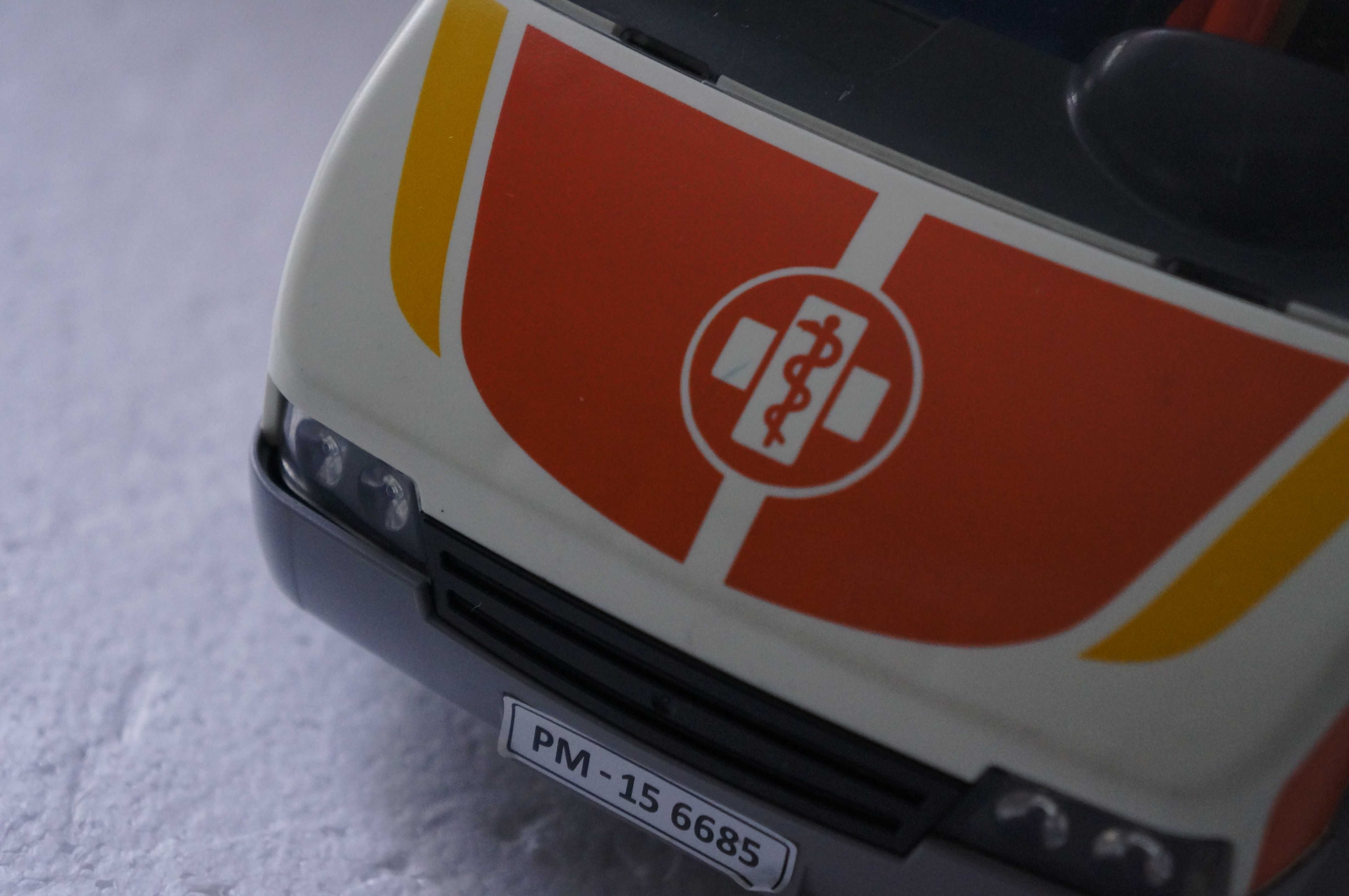 Playmobil 481 Pogotowie Karetka Ambulans Medyk Światło i Dźwięki